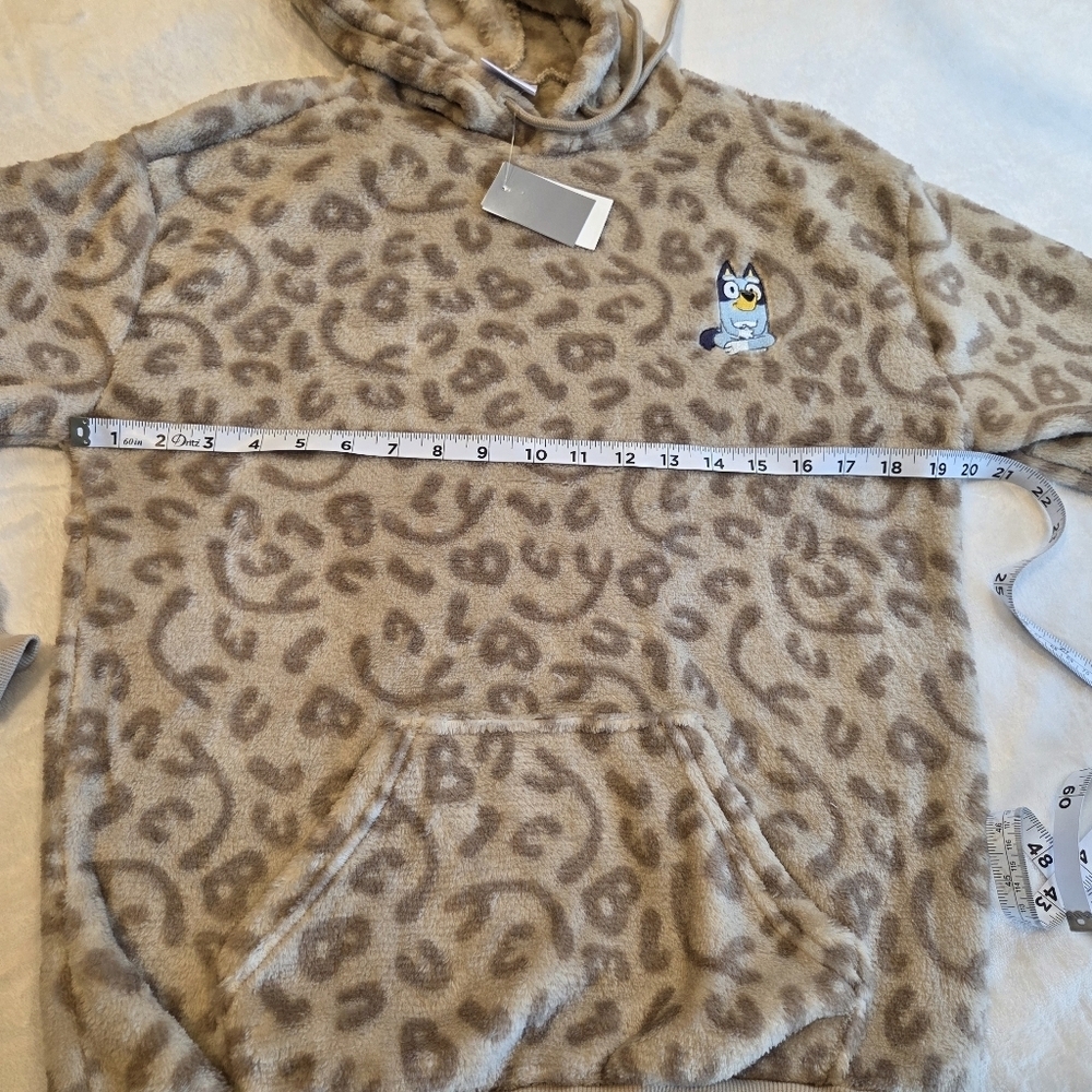 Bluey Women’s Graphic Pullover Hoodie Sweatshirt Tan Leopard Print Fuzzy XS - Picture 9 of 12